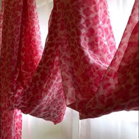 2- Pink leopard window swags - Picture 1 of 3